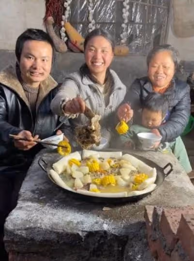 從農村夫婦到漲粉千萬，「牛愛芳的小春花」是怎麼走紅的？