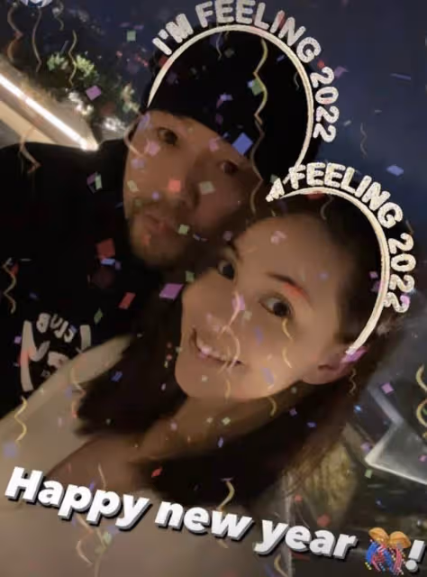 周杰倫曬全家福慶新年,6歲女兒長腿搶鏡,小兒子表情酷帥像爸爸
