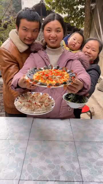 從農村夫婦到漲粉千萬，「牛愛芳的小春花」是怎麼走紅的？