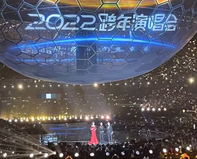 安以軒夫婦看演唱會被拍，進出7人跟隨架子大，與向華強夫婦同行