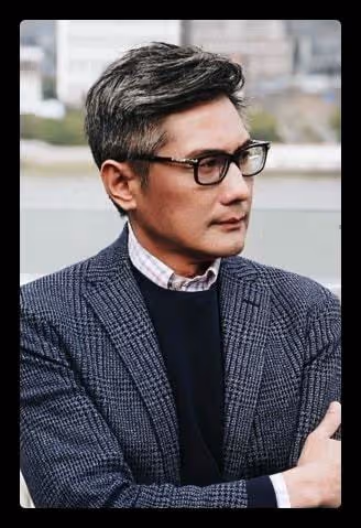 悲痛!包小柏送別愛女,親手為其布置靈堂,滿頭白髮難掩滄桑