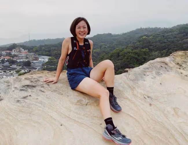 37歲女星宣布分手！與小7歲外國男友因文化差異，結束2年半情