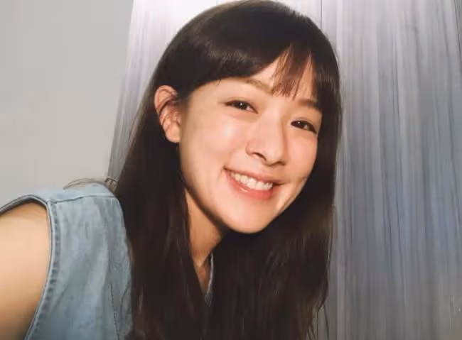 37歲女星宣布分手!與小7歲外國男友因文化差異,結束2年半情