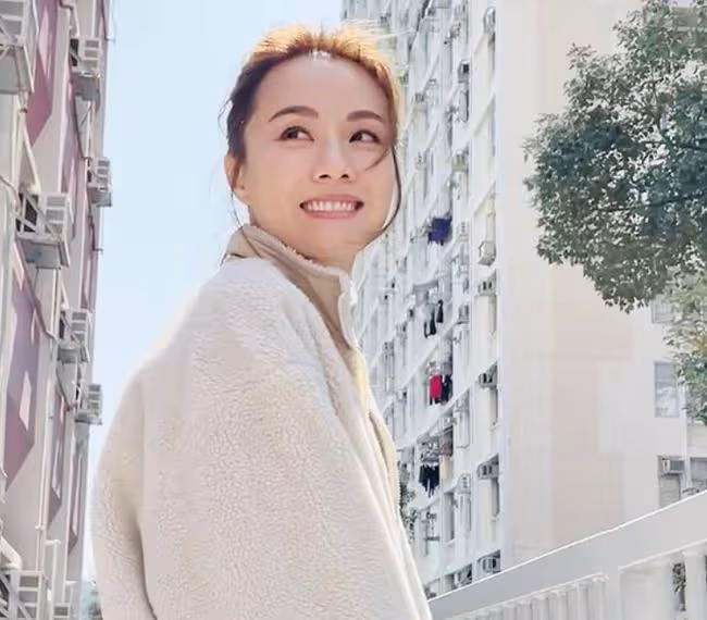 37歲女星宣布分手!與小7歲外國男友因文化差異,結束2年半情