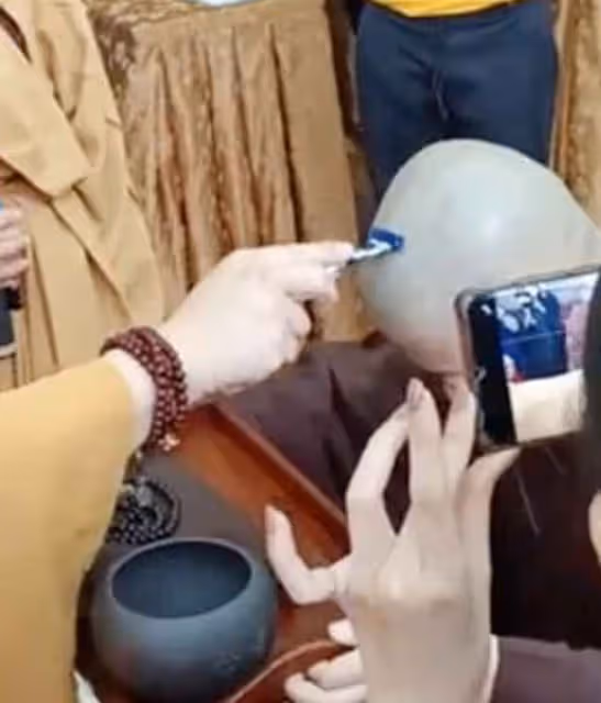 55歲女星剃度出家!在一眾好友見證下削髮為尼,老公拒絕發表意見