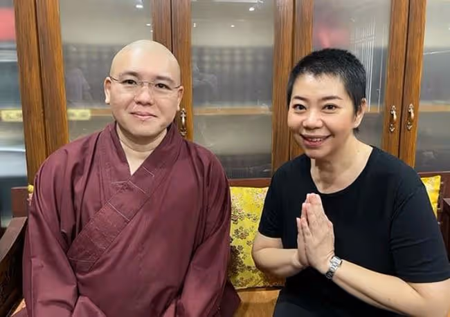 55歲女星剃度出家!在一眾好友見證下削髮為尼,老公拒絕發表意見