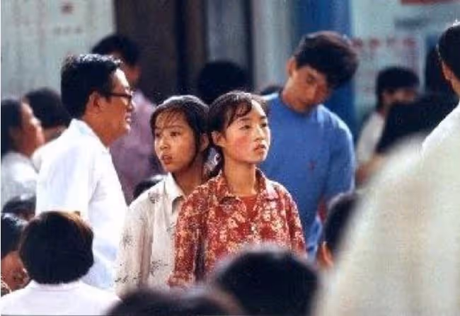 13歲喂豬，一夜爆紅後被張藝謀勸退娛樂圈，36歲的魏敏芝如何了？