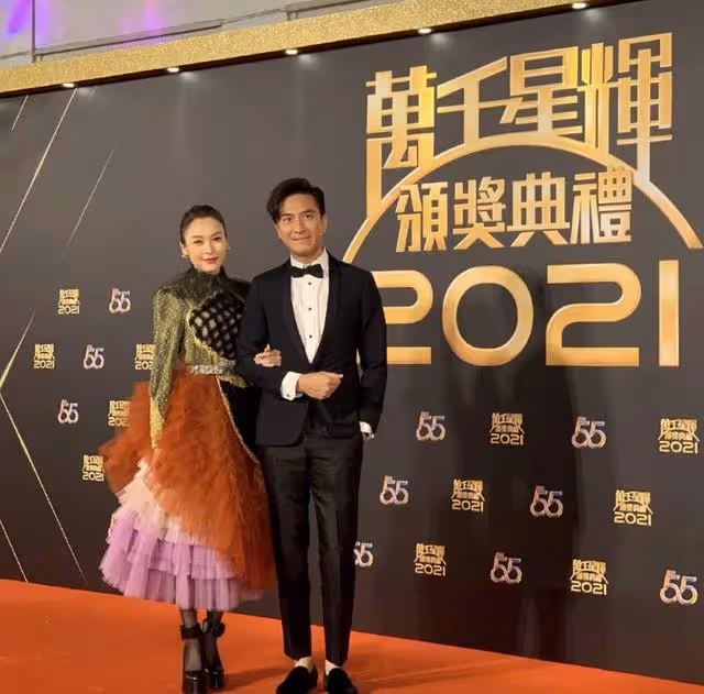 TVB頒獎典禮紅毯上群星爭艷,鍾嘉欣西裝亮相,林夏薇曬性感