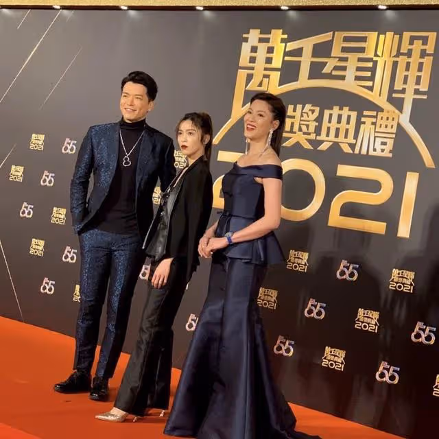 TVB頒獎典禮紅毯上群星爭艷,鍾嘉欣西裝亮相,林夏薇曬性感