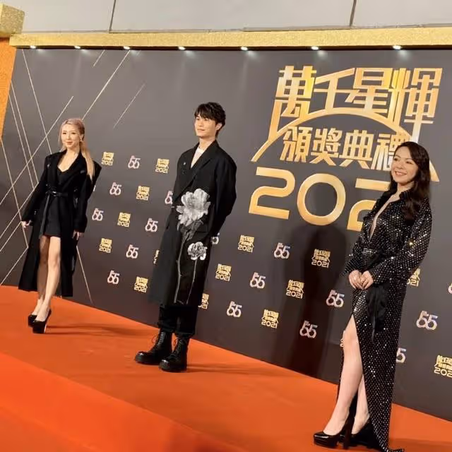 TVB頒獎典禮紅毯上群星爭艷,鍾嘉欣西裝亮相,林夏薇曬性感