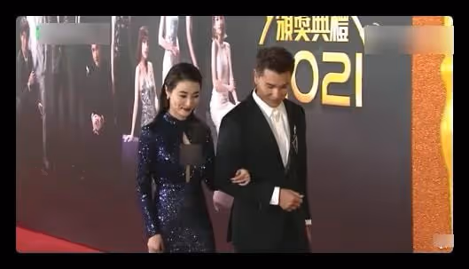 TVB頒獎星光黯淡:鍾嘉欣錯失視後,視帝爆冷門,陳自瑤首獲女配