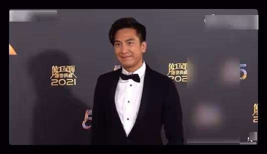 TVB頒獎星光黯淡:鍾嘉欣錯失視後,視帝爆冷門,陳自瑤首獲女配