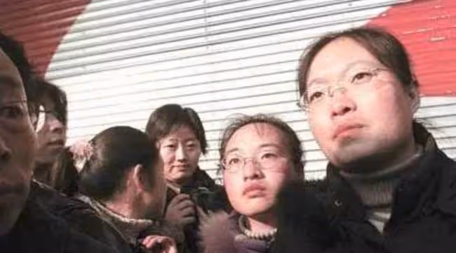 13歲喂豬，一夜爆紅後被張藝謀勸退娛樂圈，36歲的魏敏芝如何了？