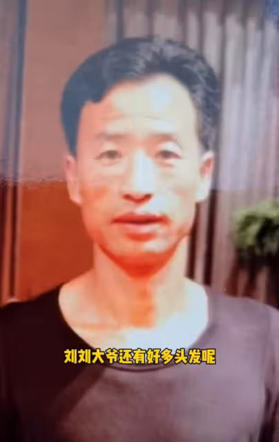 黃曉明被贊中國好老闆!親自捧蛋糕為司機慶生,還送千元國產手機