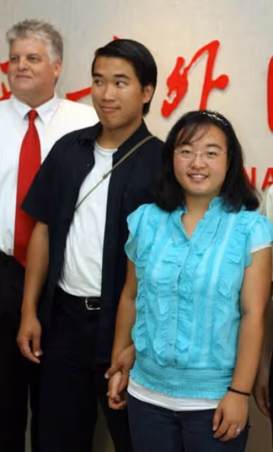 13歲喂豬，一夜爆紅後被張藝謀勸退娛樂圈，36歲的魏敏芝如何了？