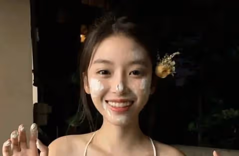 從拼車名媛到替夫撈金，掌握千萬流量的賣肉西施，到底是什麼來頭
