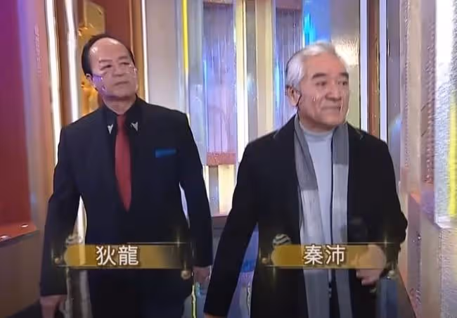 TVB頒獎禮!狄龍頒獎給姜大衛力破不和傳聞,兒子爆冷成雙料視帝