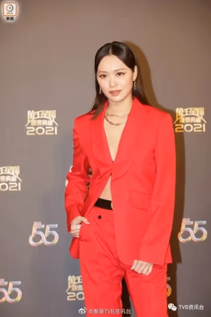 TVB台慶頒獎禮︱陳自瑤大露背　港姐幫全紅應戰