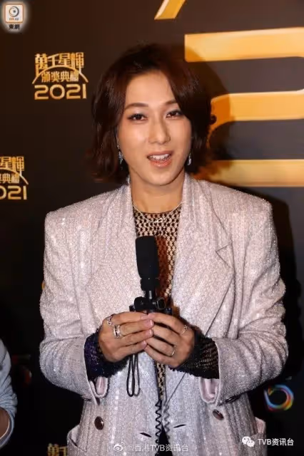 TVB台慶頒獎禮︱林夏薇中門大開 力撼鍾嘉欣「魚網胸」