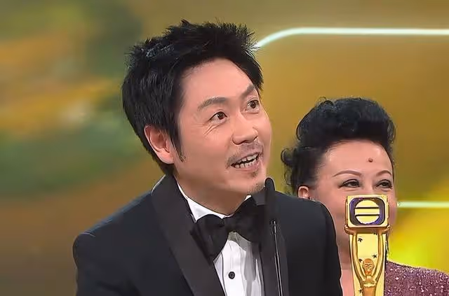 恭喜!TVB「緋聞王」疑結婚,頒獎典禮上高調錶白:感謝,親愛的