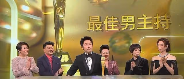 恭喜!TVB「緋聞王」疑結婚,頒獎典禮上高調錶白:感謝,親愛的