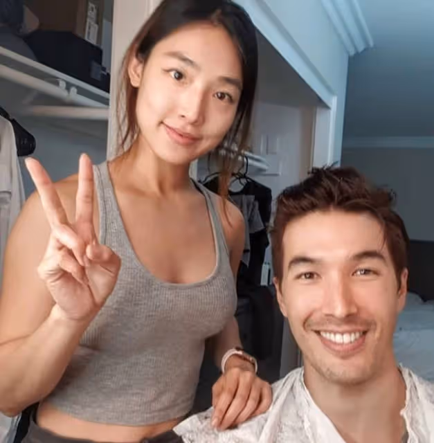 雙喜臨門!34歲女星宣布懷上男孩,挺7月孕肚被洋男友求婚太溫馨