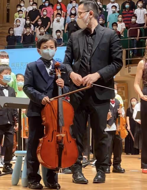 霍啟剛帶女兒看演出，4歲霍中妍現芭蕾舞天賦，柔韌性不輸郭晶晶