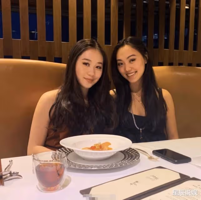 李連杰為老婆利智慶生,曬出全家同框照,畫面非常的溫馨幸福