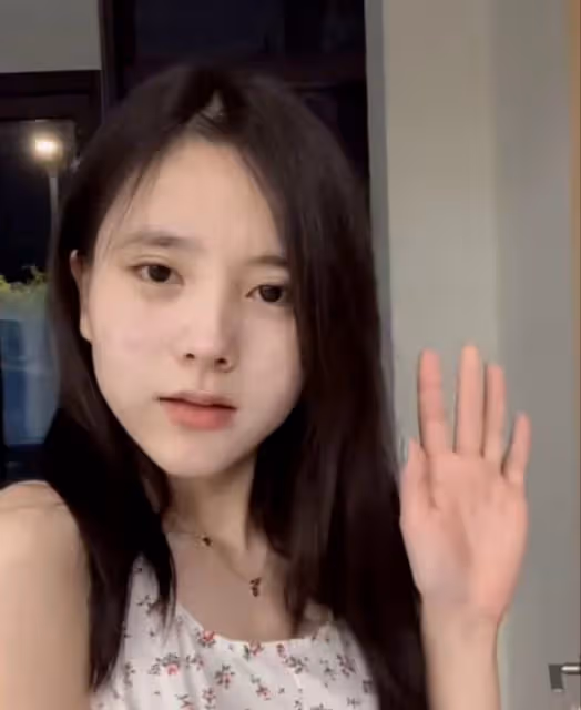 從拼車名媛到替夫撈金，掌握千萬流量的賣肉西施，到底是什麼來頭