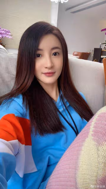 TVB小花林夏薇封后遭群嘲,中戲同學陳曉發文護航,與網友掀罵戰