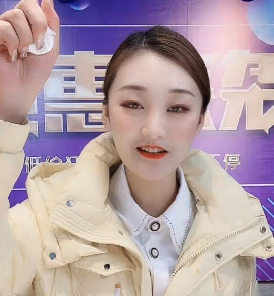 陳亞男首次接受採訪,哭訴離婚事件始末滿臉委屈,媽媽發視頻力挺