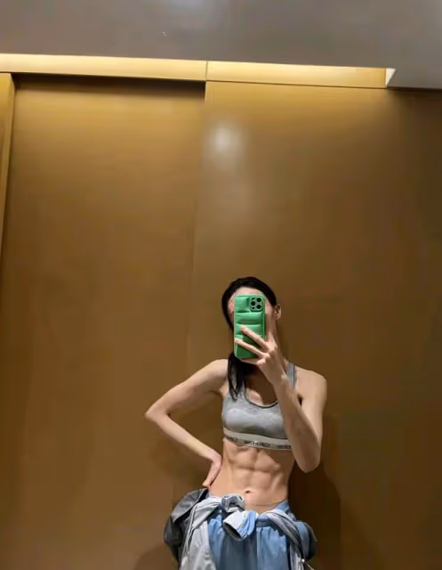 tvb紅毯太讓人意外了?謝娜真的變了?新年第一個驚訝是金晨給的?