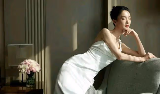 tvb紅毯太讓人意外了?謝娜真的變了?新年第一個驚訝是金晨給的?