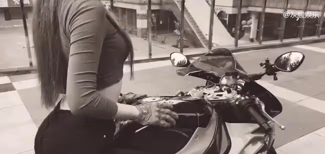 不雅視頻被瘋傳，被爆身世造假的機車女神痞幼，到底是什麼來頭？