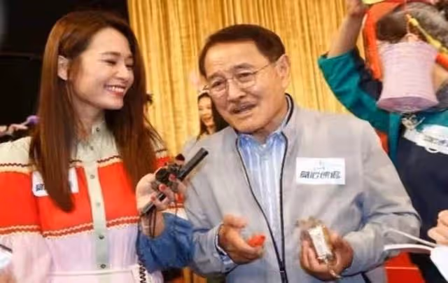 感情超好!工作人員曝楊冪小糯米私下相處狀態,母女曾相約滑雪