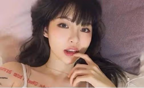 不雅視頻被瘋傳，被爆身世造假的機車女神痞幼，到底是什麼來頭？