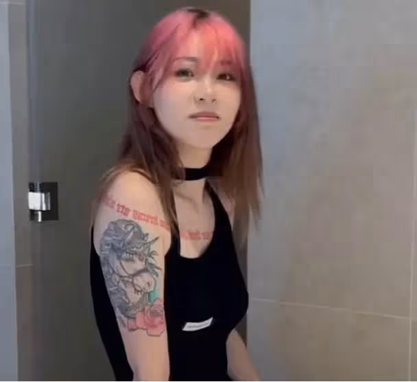 不雅視頻被瘋傳，被爆身世造假的機車女神痞幼，到底是什麼來頭？