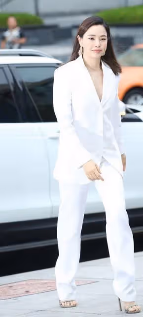 娛圈故事:名門女學霸金泰希好姐們,「金剛芭比」李哈妮也有春天