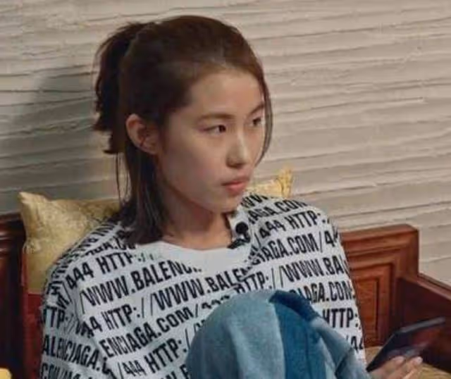 遼寧巨嬰劉思琦：16歲吃飯靠人喂，每天開銷過萬，如今過得怎麼樣