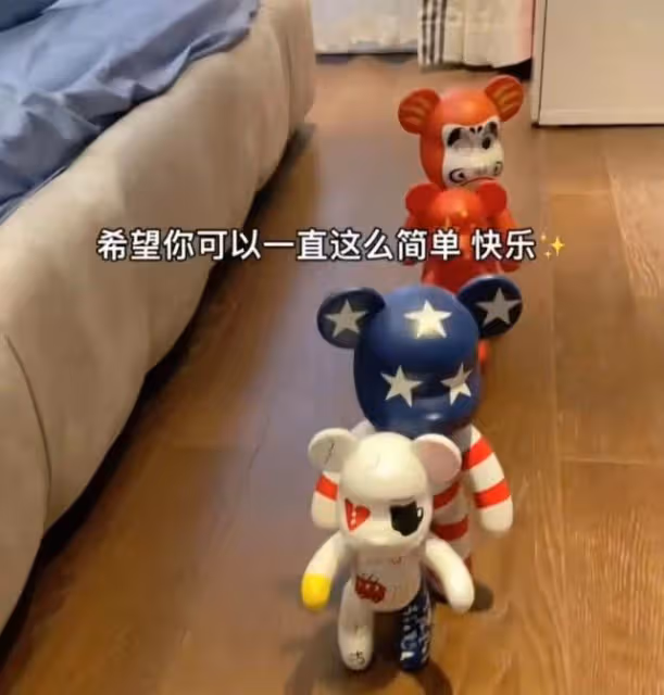 奧運冠軍何姿曬西安隔離生活,大牌玩具擺滿屋,4歲女兒活成公主