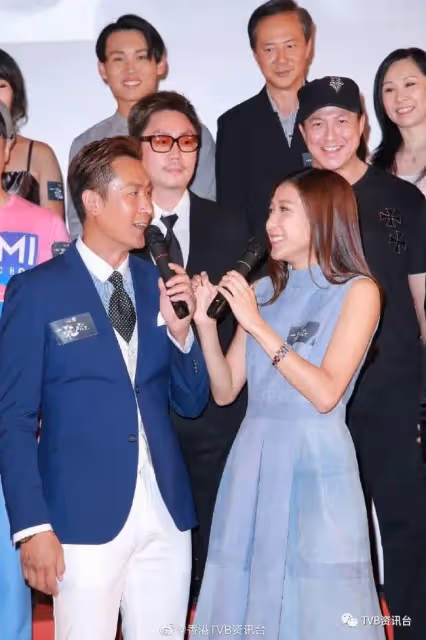 TVB萬千星輝|鍾嘉欣加拿大回港爭獎失敗 陪跑10次仍失落視後