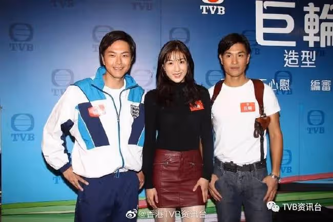 TVB萬千星輝|鍾嘉欣加拿大回港爭獎失敗 陪跑10次仍失落視後