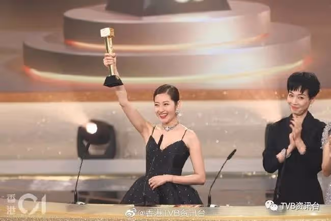 TVB萬千星輝丨陳自瑤奪得最佳女配角 老公王浩信立即出post道賀