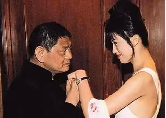 陳寶蓮：留下滿月的兒子，從24樓縱身跳下，是誰把她逼上了絕路？