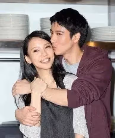 扒叔大爆料:王力宏李靚蕾搶兒子撫養權?皮褲姐與驢臉妹的料?包貝爾有恃無恐?