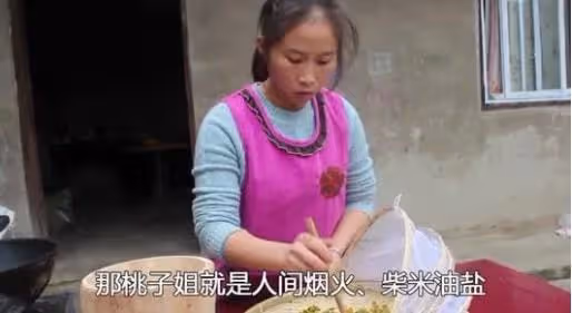 從村婦晉升頂流網紅，被白岩松誇讚，蜀中桃子姐到底什麼來頭？