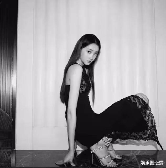 關曉彤曬鹿晗視角美照,身材傲人似絕色名媛,被曝1個月後成婚