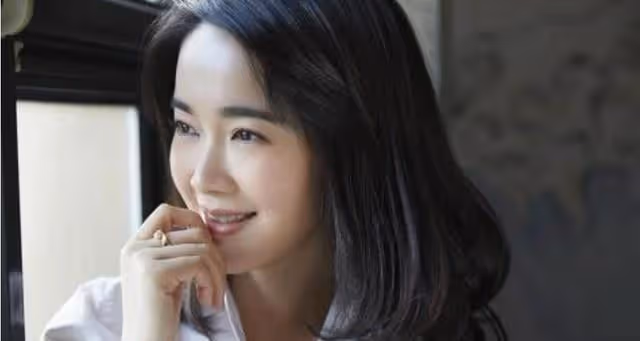 讓孫紅雷一直念念不忘,和陳道明同居,後來她和61歲的丈夫結了婚