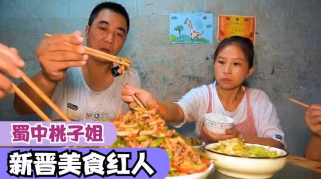 從村婦晉升頂流網紅，被白岩松誇讚，蜀中桃子姐到底什麼來頭？