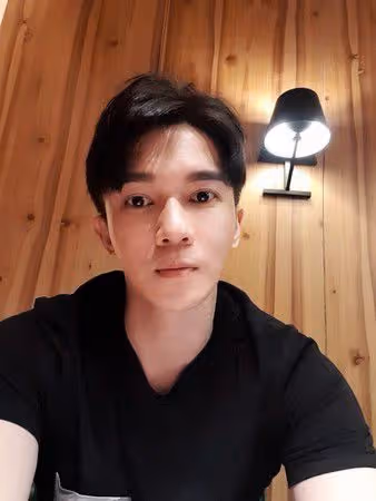 37歲男星成倉庫搬運工,每月工資僅2000元,自曝領薪水時眼眶泛紅